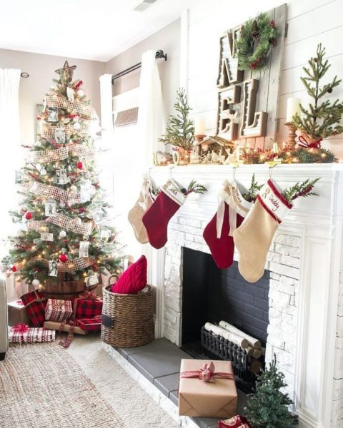 Stunning Christmas Living Room Decorations Ideas