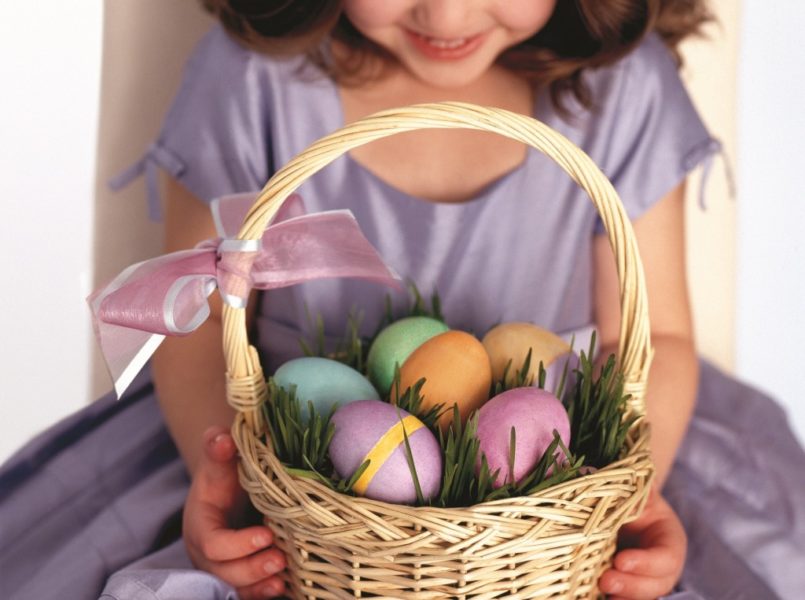Ideas for decorating a home in Easter are simple