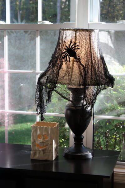 18.Creepy Lamp