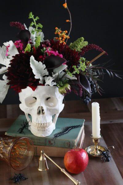 13.Skull Centerpiece