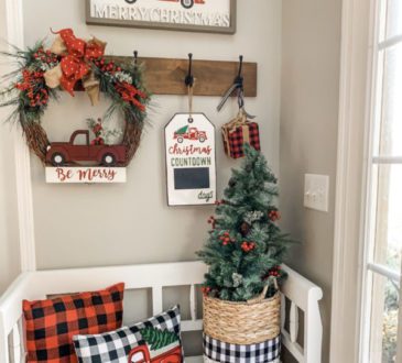 Brilliant 23 farmhouse Christmas entryway ideas