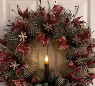 Awesome 33 Christmas Wreaths Ideas