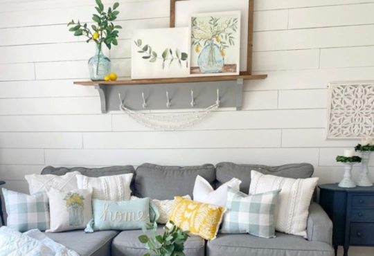 Beautiful summer decor cottage style