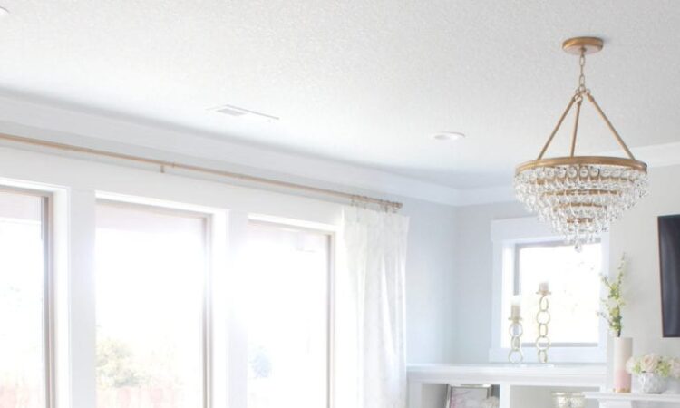 Elegant Spring Tour With Fresh & Faux Florals